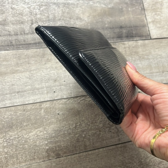 LOUIS VUITTON Black Epi Leather Porte Tresor Wallet - Picture 11 of 12